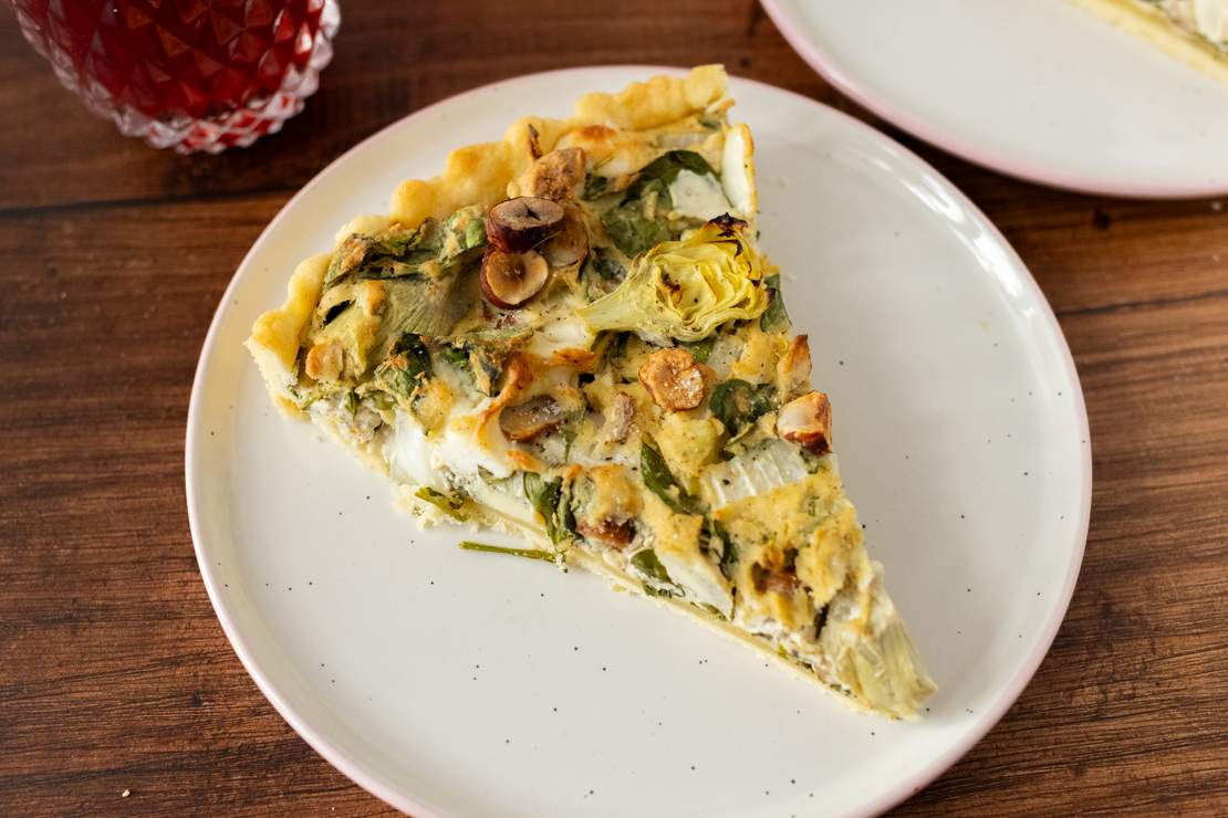 R856 Vegane Quiche mit „Feta“, Spinat und Artischocken