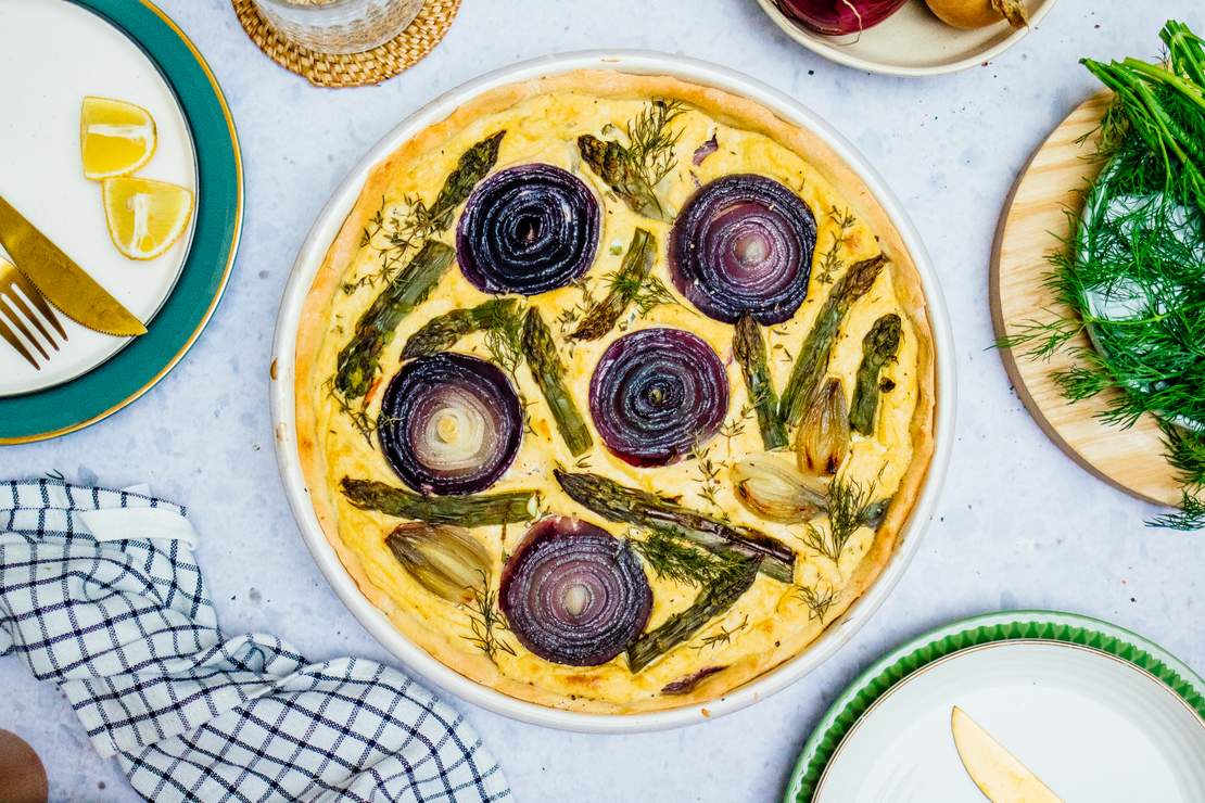 R580 Veganer Zwiebelkuchen mit Spargel 