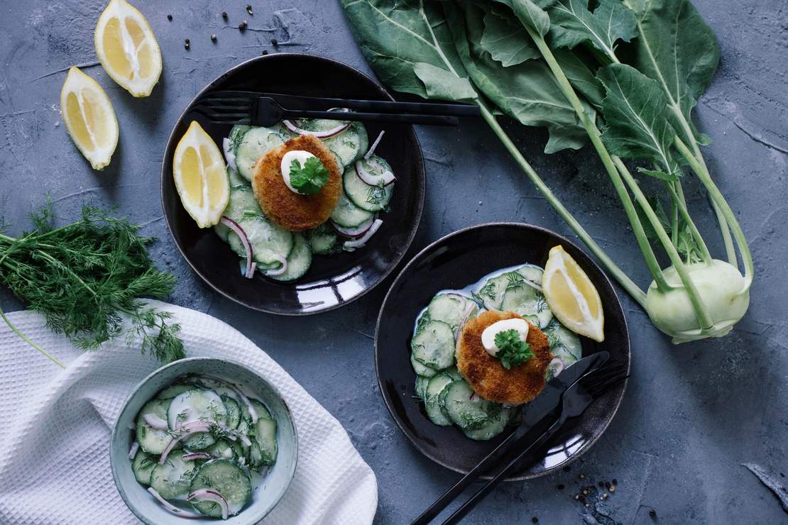 R235 Kohlrabischnitzel mit Gurkensalat