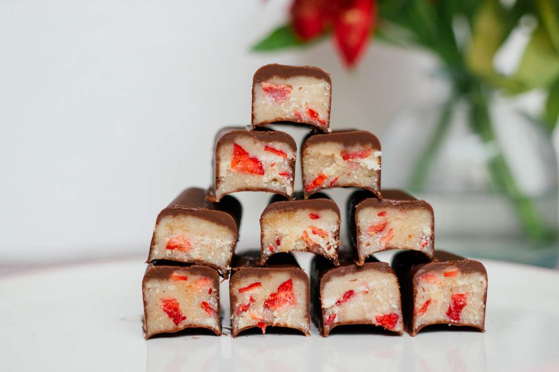 R411 Vegan Strawberry Chocolate Bars