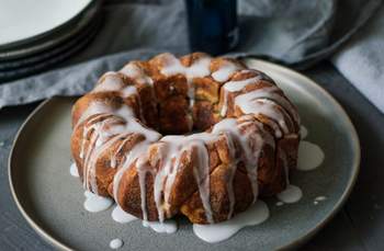 Vegan Croissant Monkeybread with Chocolate Filling