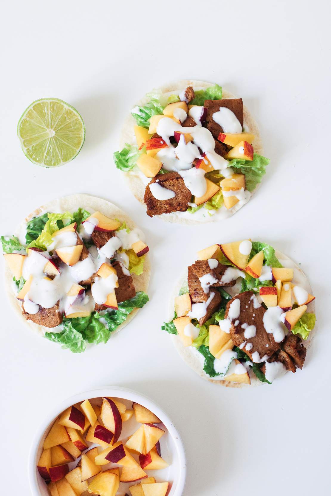 R168 Vegan Chicken-Peach-Tacos with Lime Yogurt