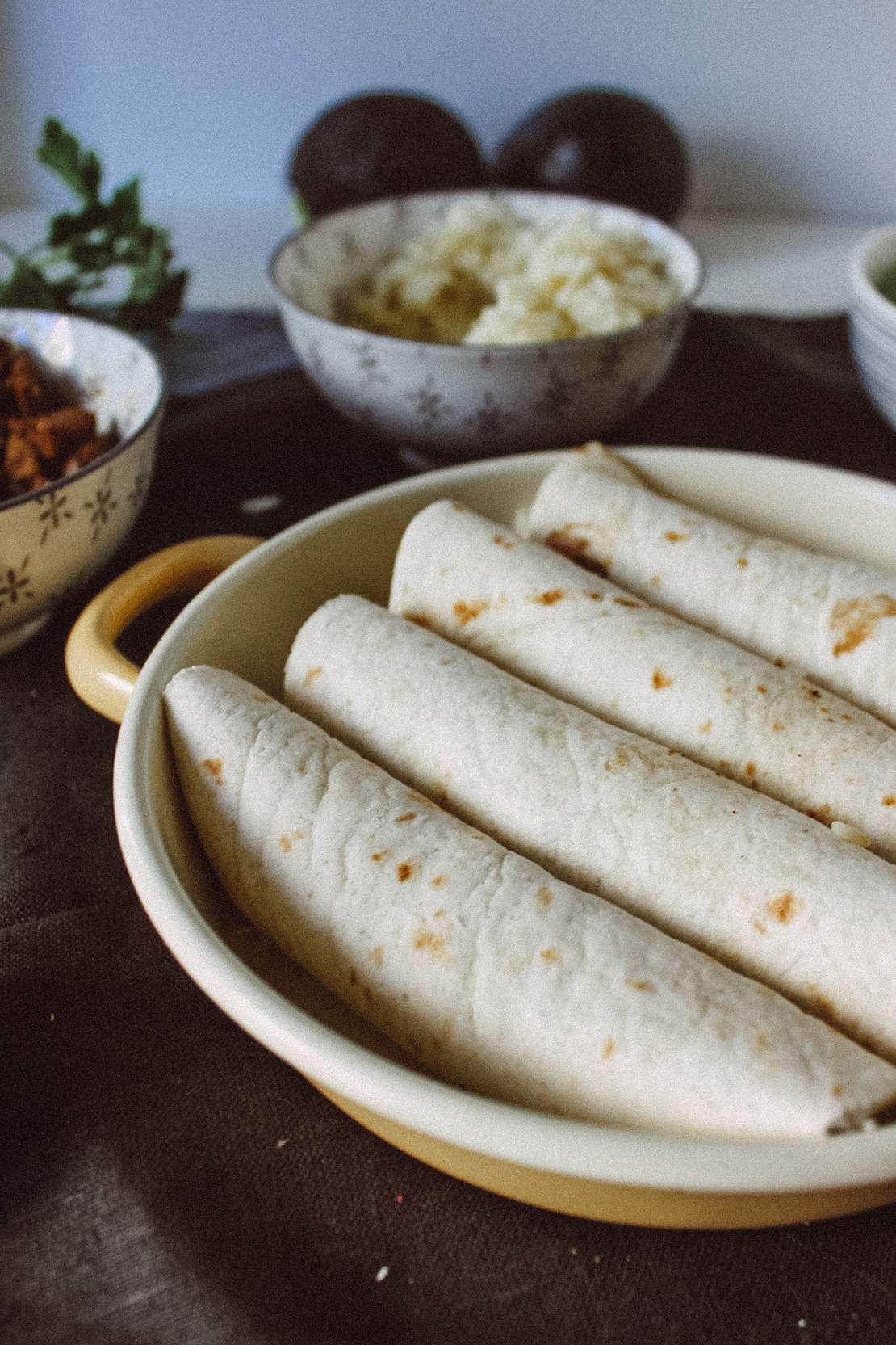 R128 Vegane Taquitos mit Avocadosauce