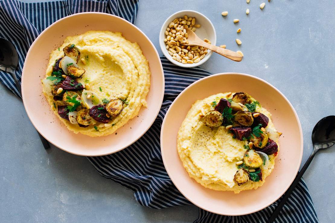 R495 Cremige Polenta mit Rosenkohl & Rote Beete