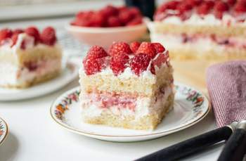 Vegan Raspberry Cake