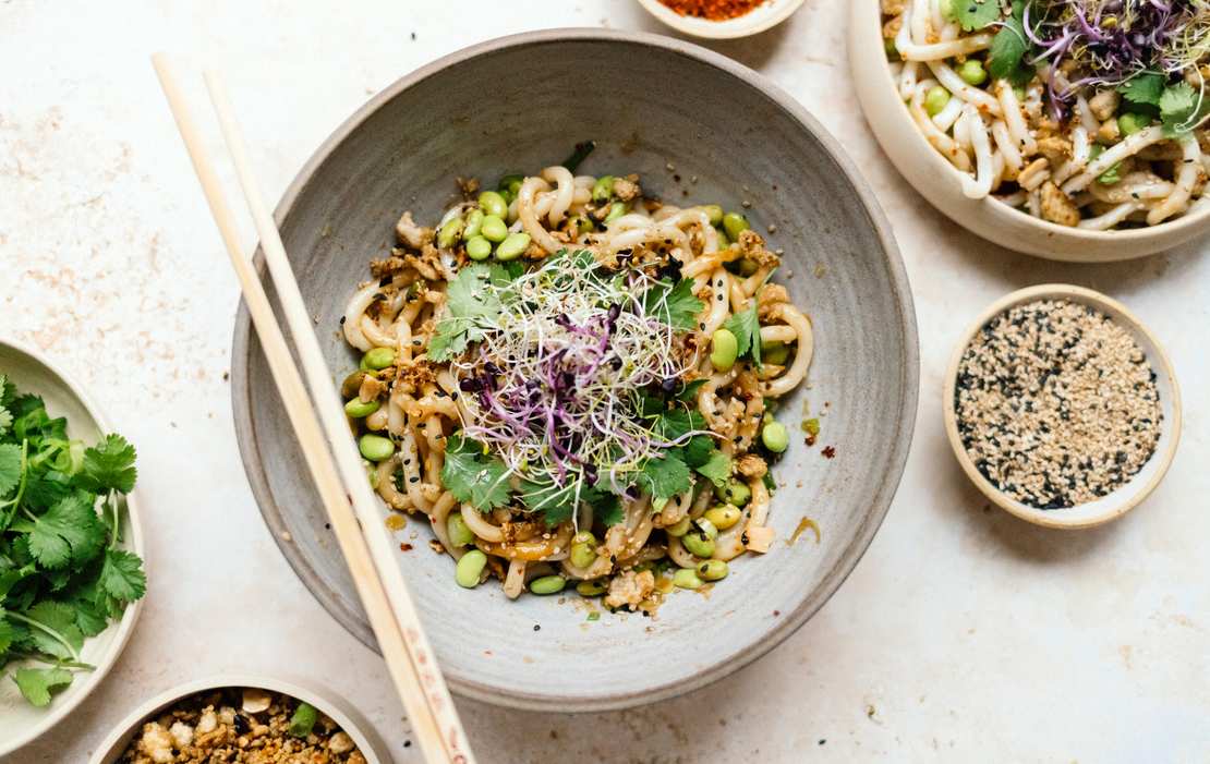 Hot Oil Udon Noodles with Crispy Crumbled Tofu - Zucker&Jagdwurst