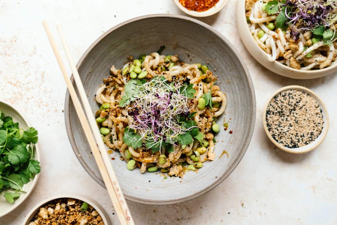 R716 Hot Oil Udon Noodles with Crispy Crumbled Tofu