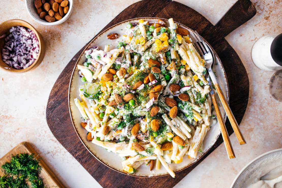 R206 Vegan maccaroni salad with almond dressing