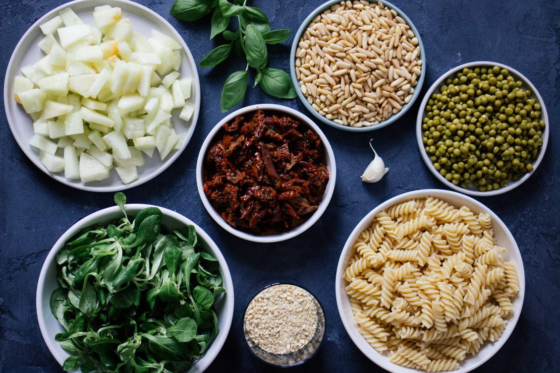 R43 Veganer Nudelsalat mit Erbsenpesto & Honigmelone