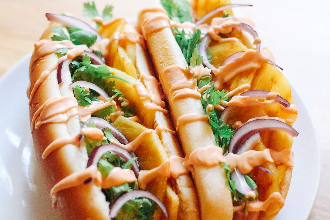 R9 Vegane Hot Dogs mit Gegrillter Ananas