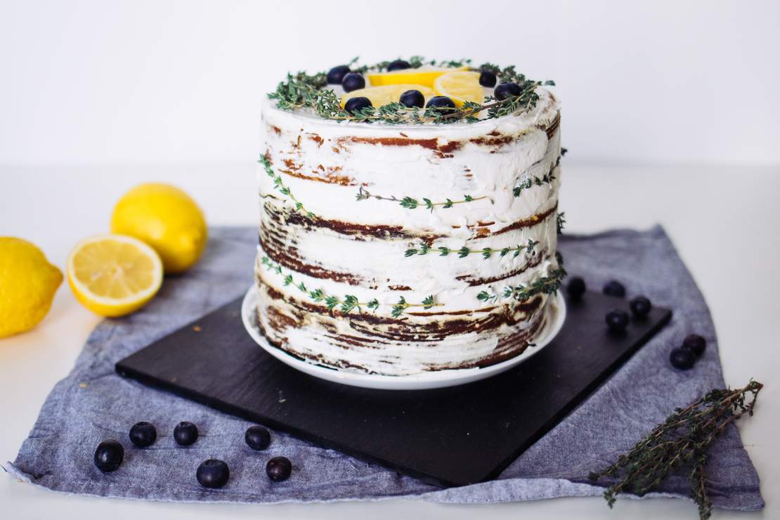 R156 Veganer Naked Cake mit Zitrone & Thymian