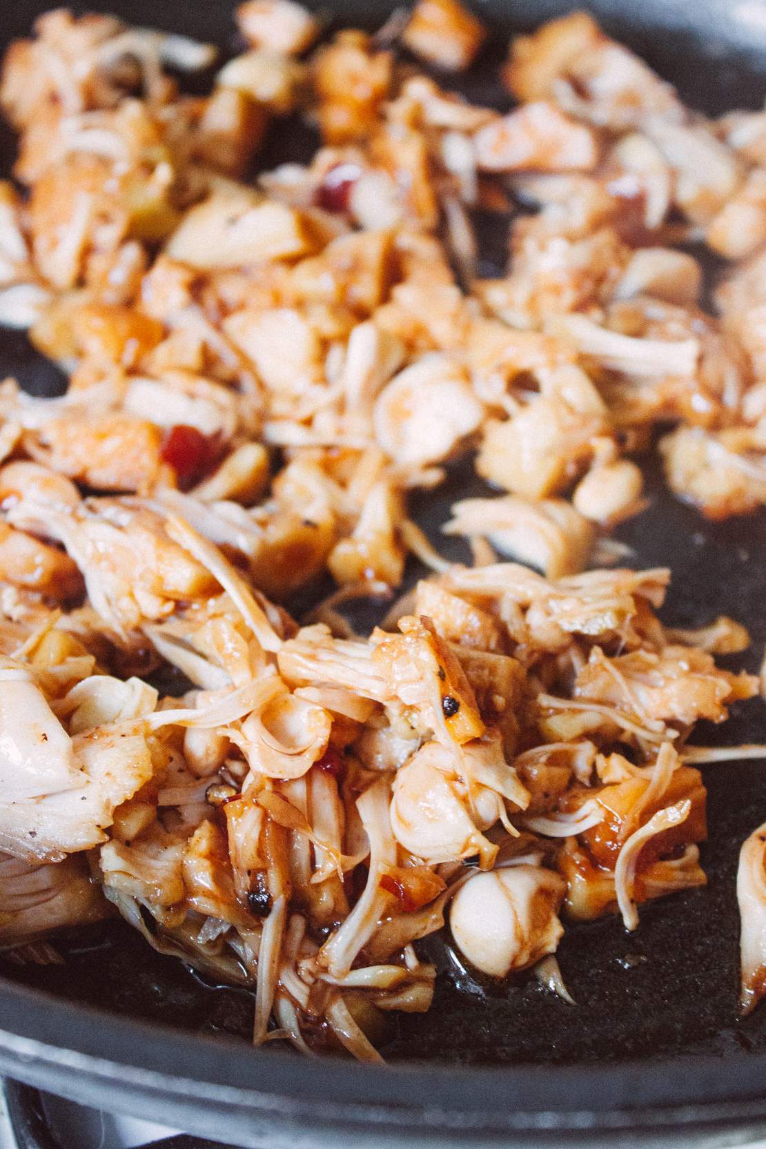 R159 Tostadas mit süß-saurer Jackfruit