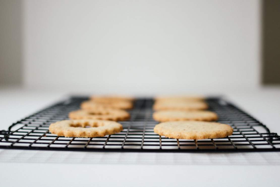 R331 Vegan Linzer Cookies