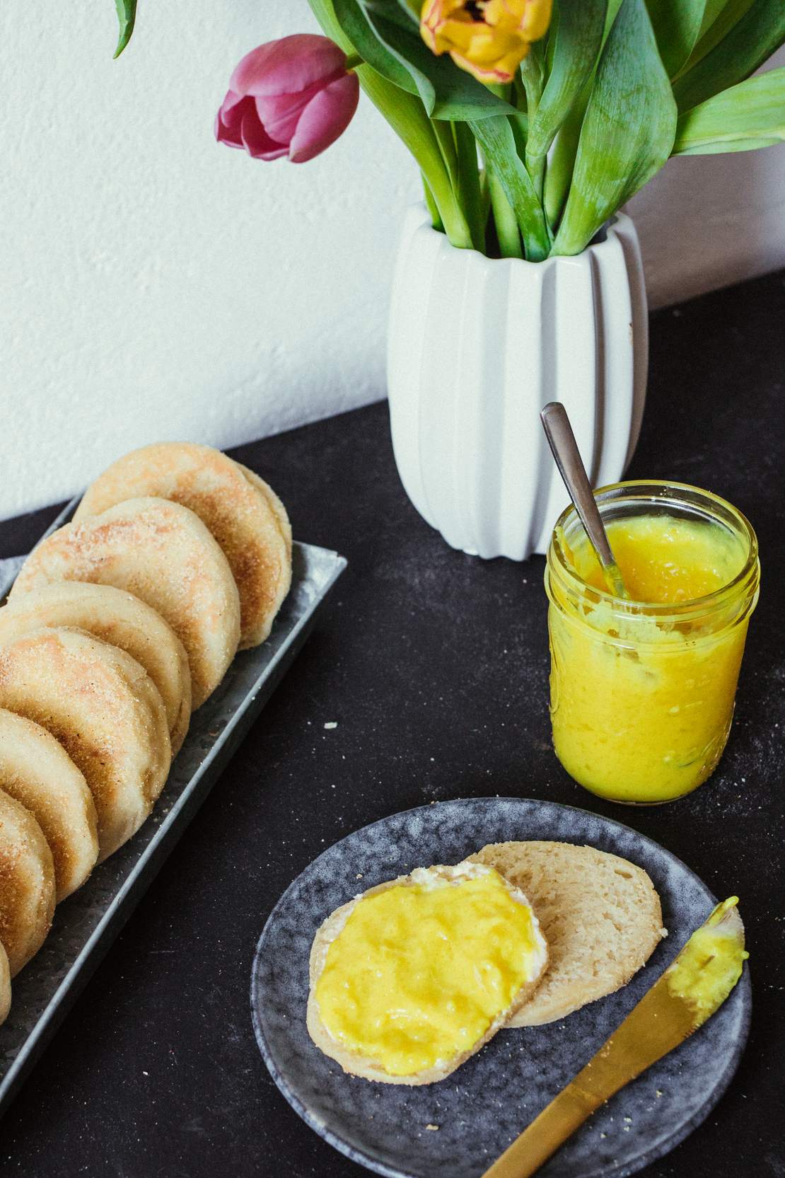 R253 English Muffins with vegan Lemon Curd