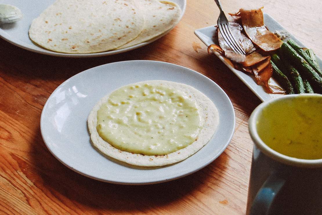 R17 Asparagus Tacos with Sauce Hollandaise