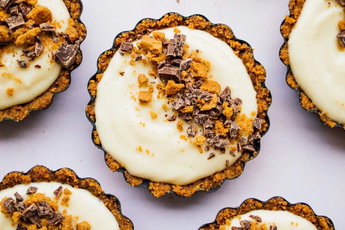 R482 Vegan No-Bake Speculoos Tarts with Vanilla Custard