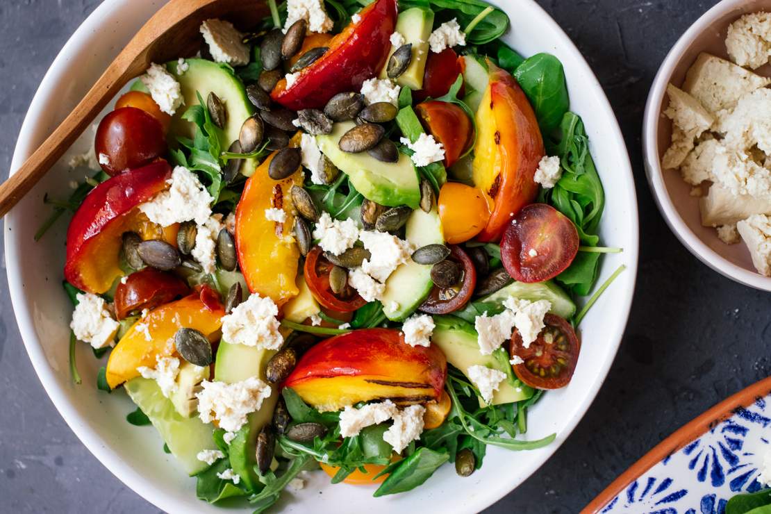 R530 Summer salad with grilled peaches