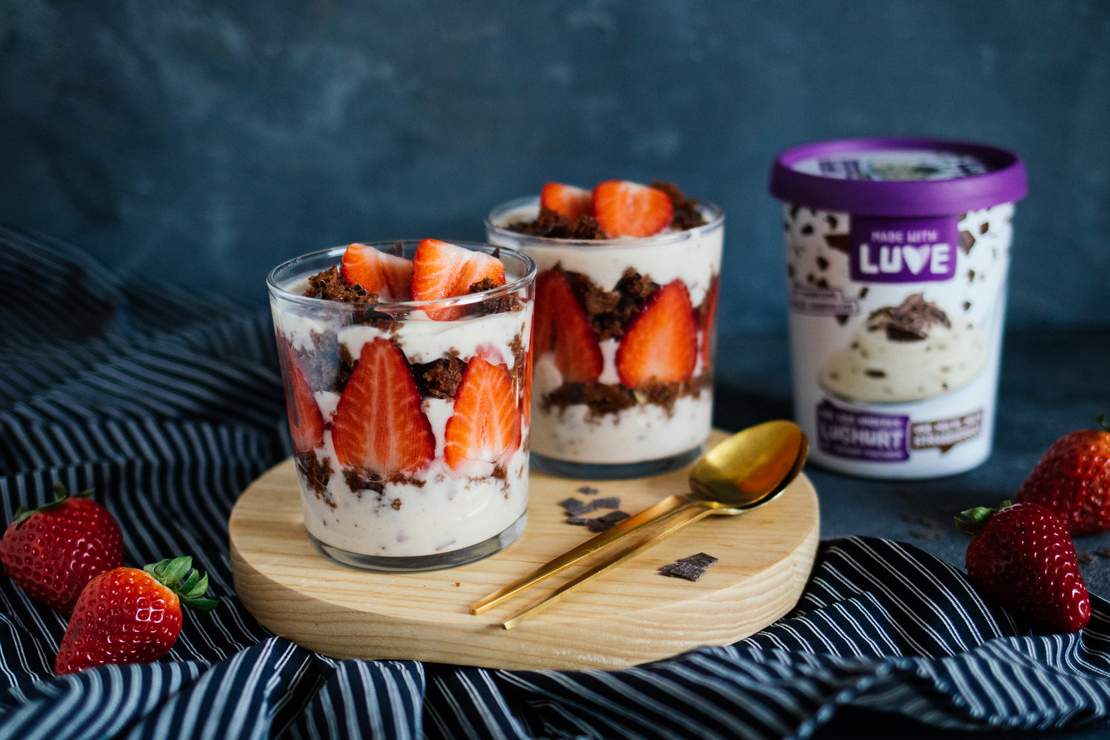 R478 Vegane Stracciatella Trifles mit Erdbeeren