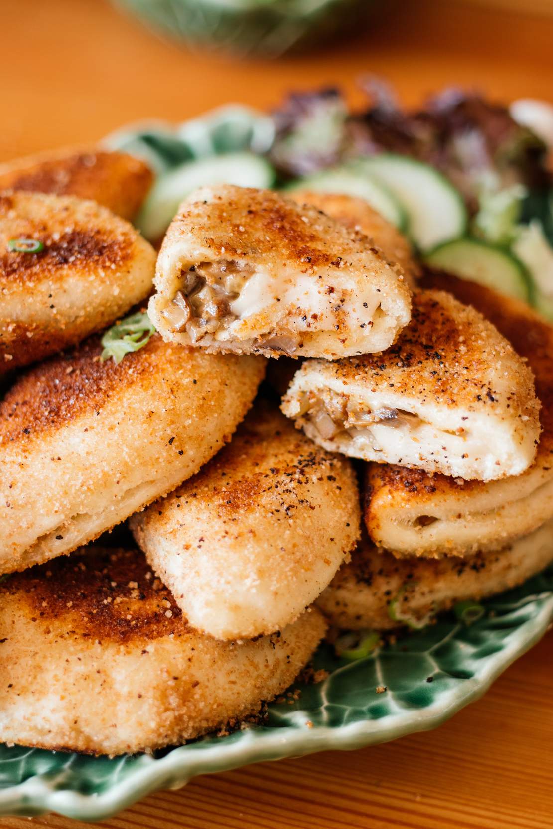 R678 Vegan Dumplings with Mushroom and Plant-Based Mozzarella Filling