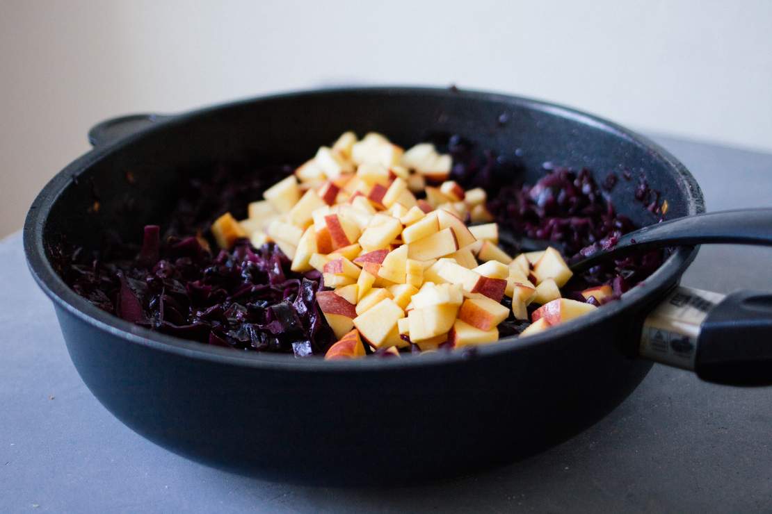 R326 Simple, fruity red cabbage