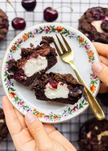 Vegan Chocolate-Cherry Muffins with Cheesecake Filling