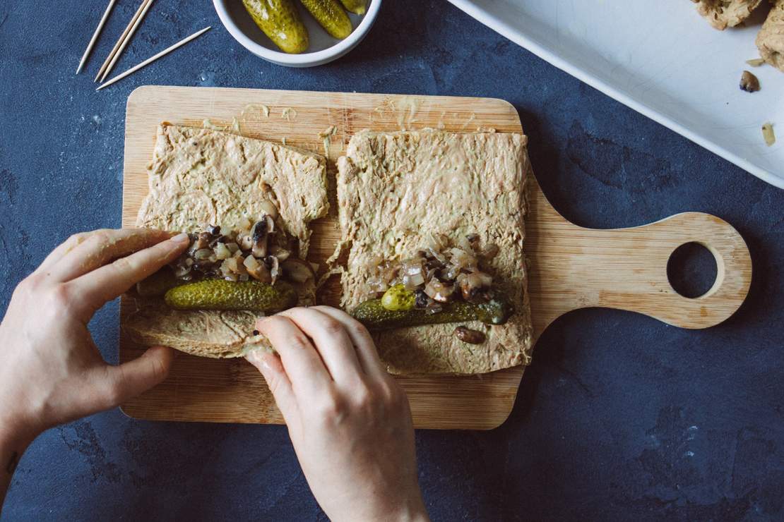 R221 Vegane Rouladen mit Miniknödeln und Sauerkraut