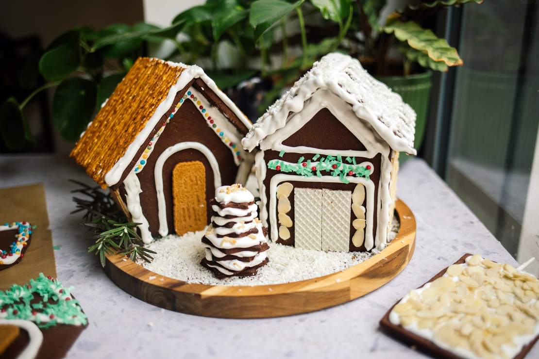 R685 Vegan Homemade Gingerbread House