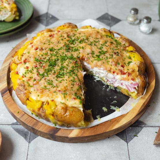 Vegane Quetschkartoffel-Tarte mit Zwiebel-Quark-Füllung (Smashed Potato Onion Tarte) 