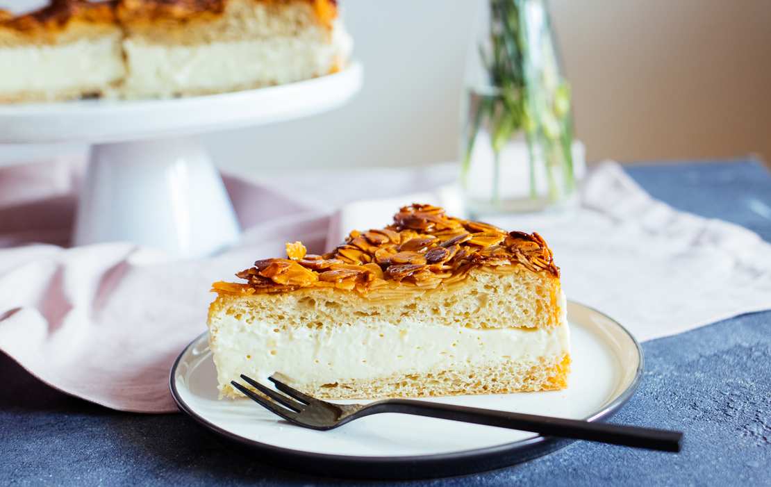 German Bee Sting Cake - Cakescottage | Recipe | Yummy cakes, Desserts, Cake  recipes