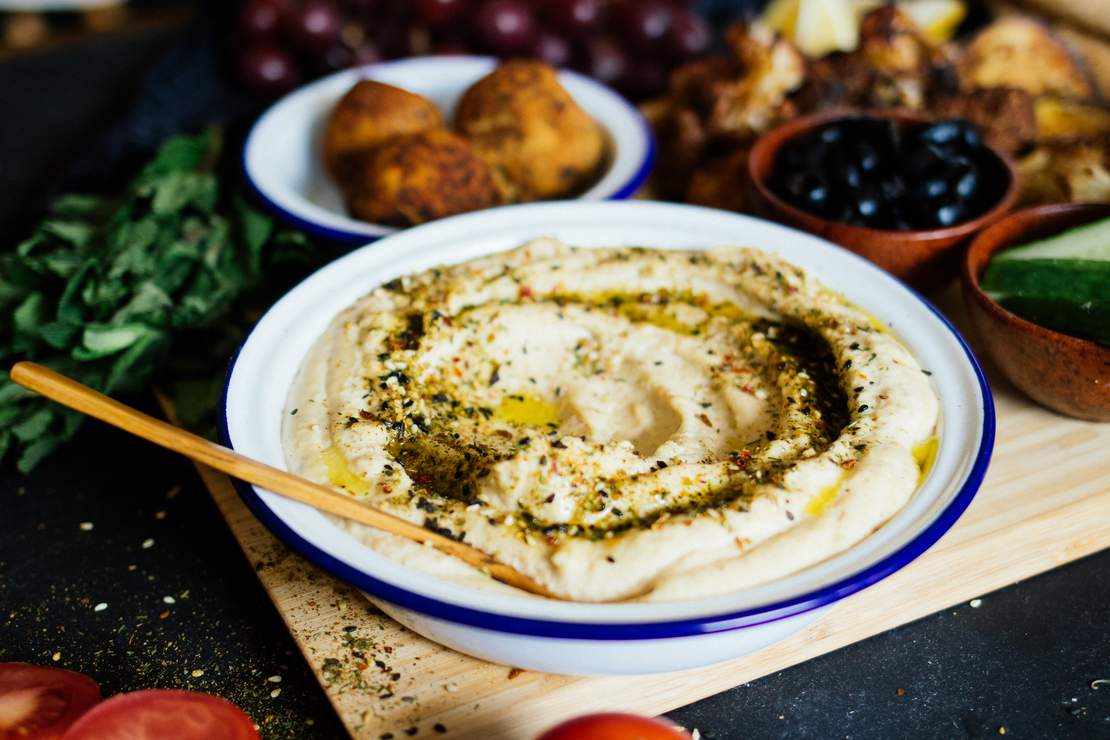 R504 Vegan hummus platter with falafel, tabbouleh & makali