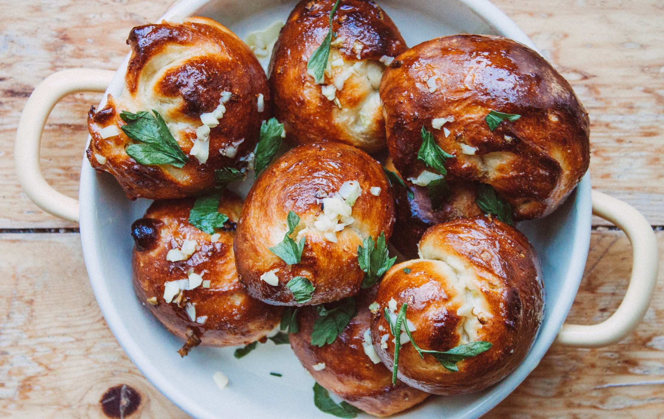 Vegane Knoblauchbrötchen | schnelles &amp; einfaches Rezept - Zucker&amp;Jagdwurst