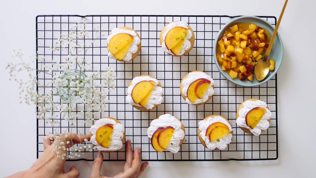 R179 vegan stuffed peach cupcakes