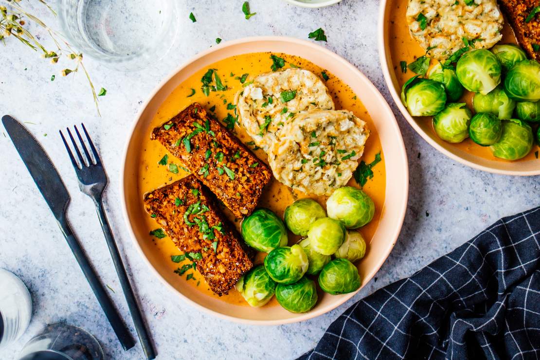 R597 Vegan Nut Roast with Bread Dumplings and Onion Cream Sauce