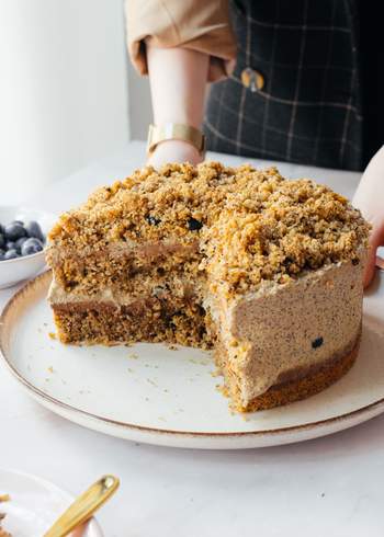 Vegan Cappuccino-Crumble-Cake with Blueberries