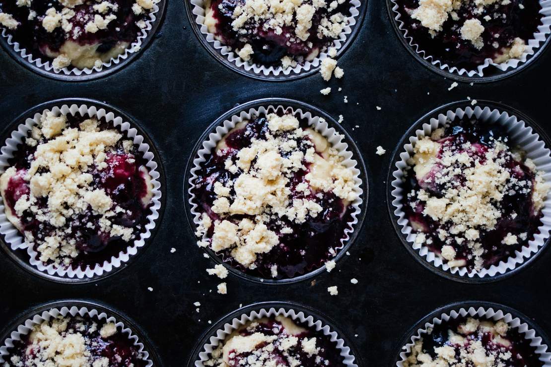 R384 Vegan blueberry muffins with crumbles