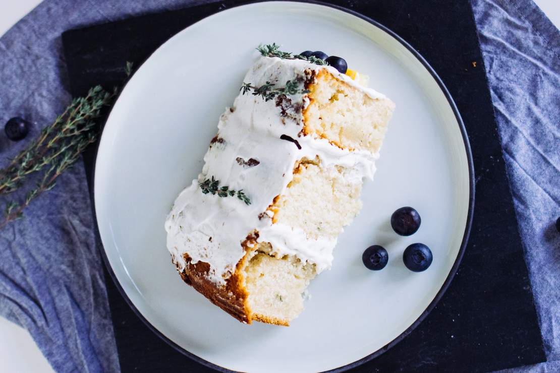R156 Vegan Naked Cake Lemon Thyme