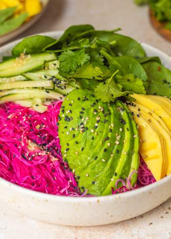 Pinker Glasnudelsalat