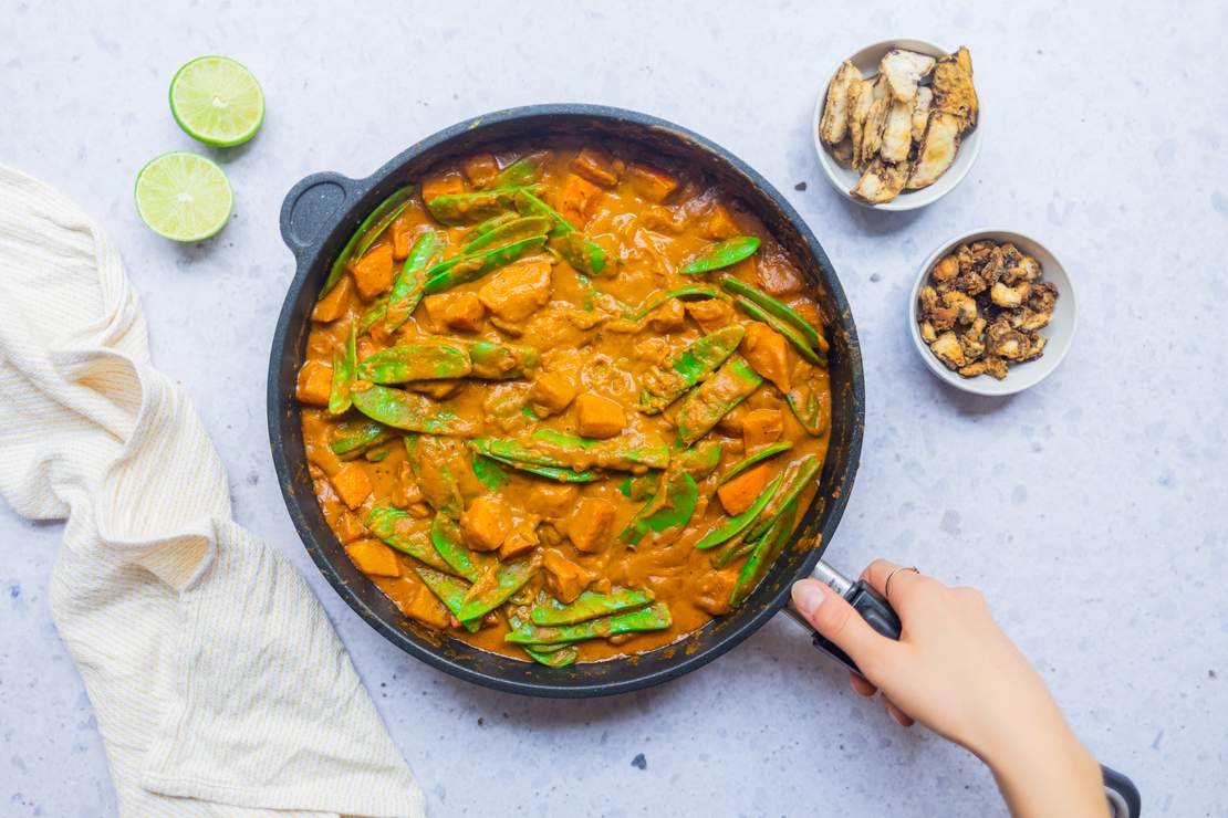 R680 Veganes Kürbiscurry mit Ingwerchips