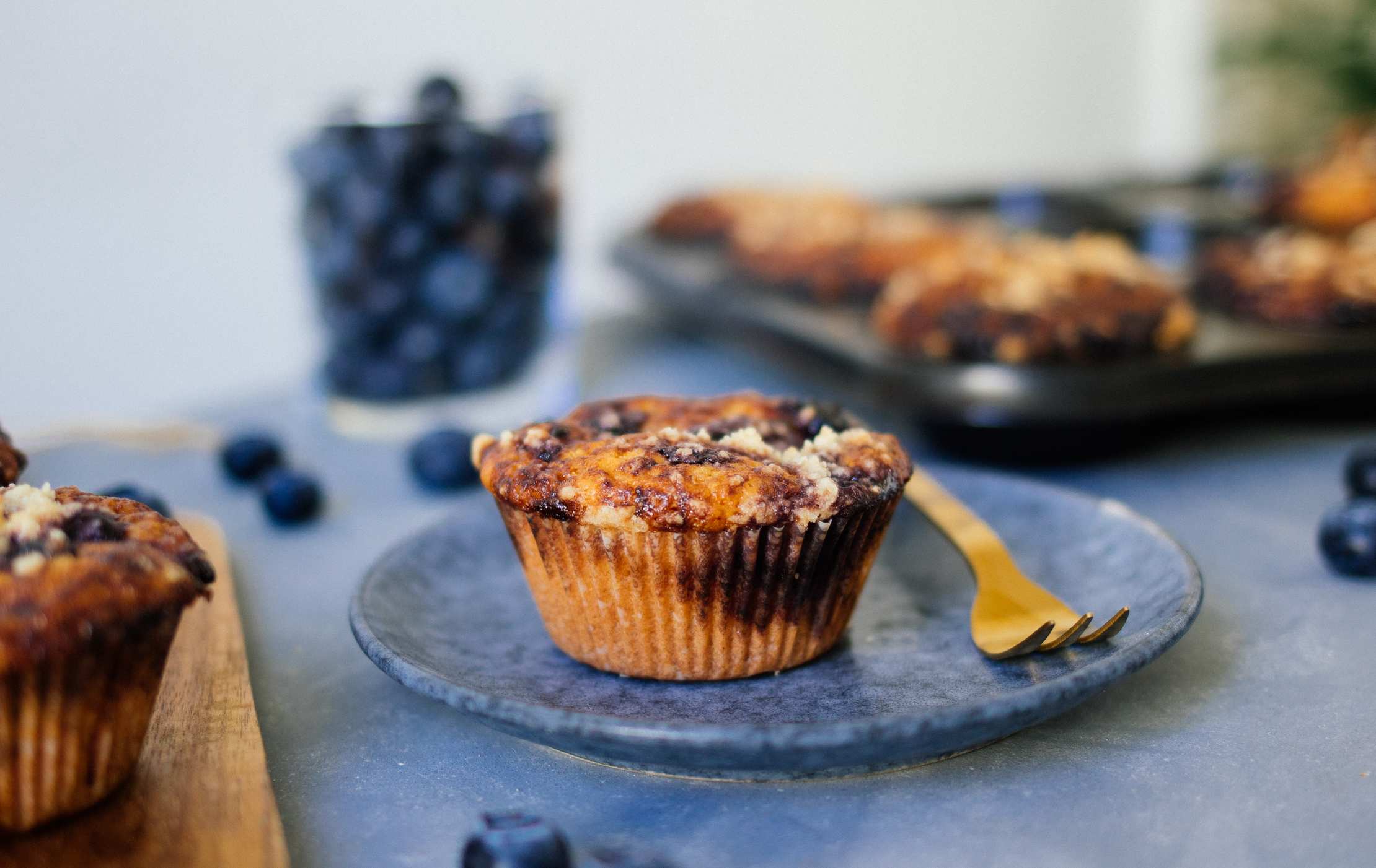 Vegane Blaubeermuffins mit Streuseln | einfaches Rezept - Zucker&amp;Jagdwurst