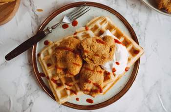 Vegane „Chicken & Waffles“