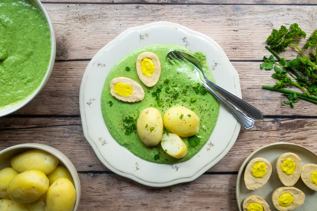 R910 Vegan Green Sauce with Potatoes and Plant-Based Egg