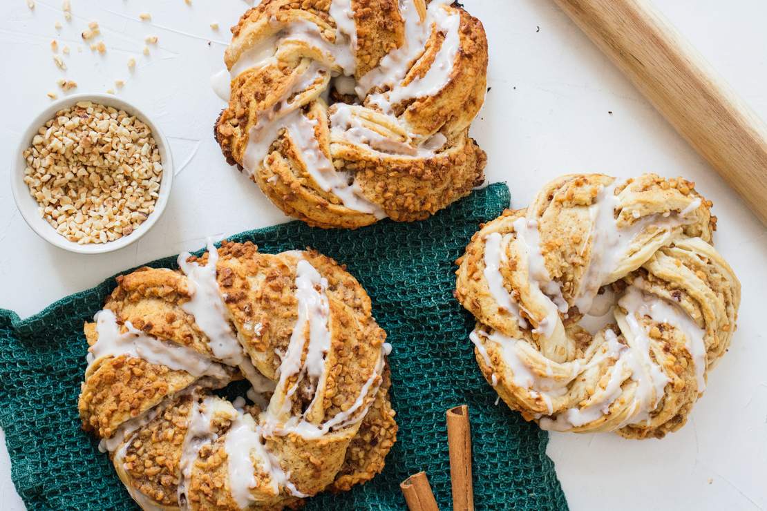 R251 Vegan yeast buns filled with hazelnut