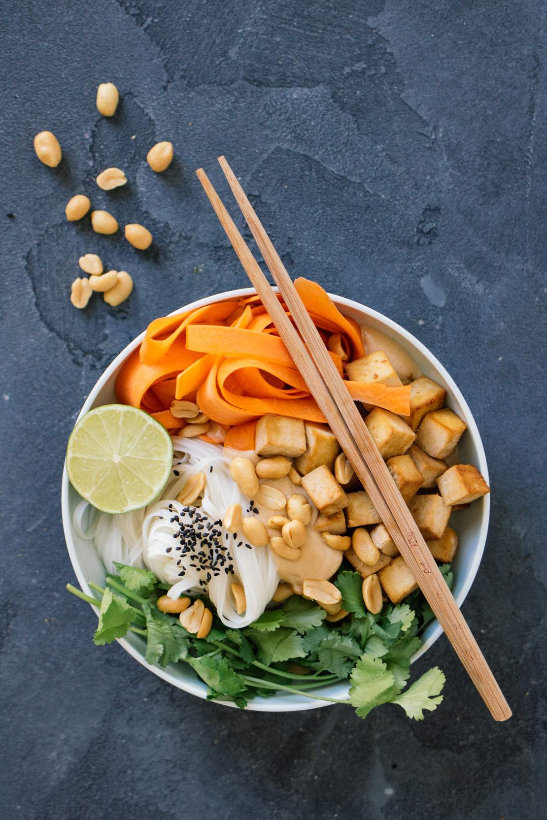 R244 Rice noodles with tofu in peanut sauce