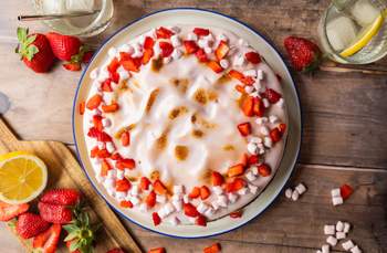 Vegan Strawberry Cheesecake with Marshmallow Cream 