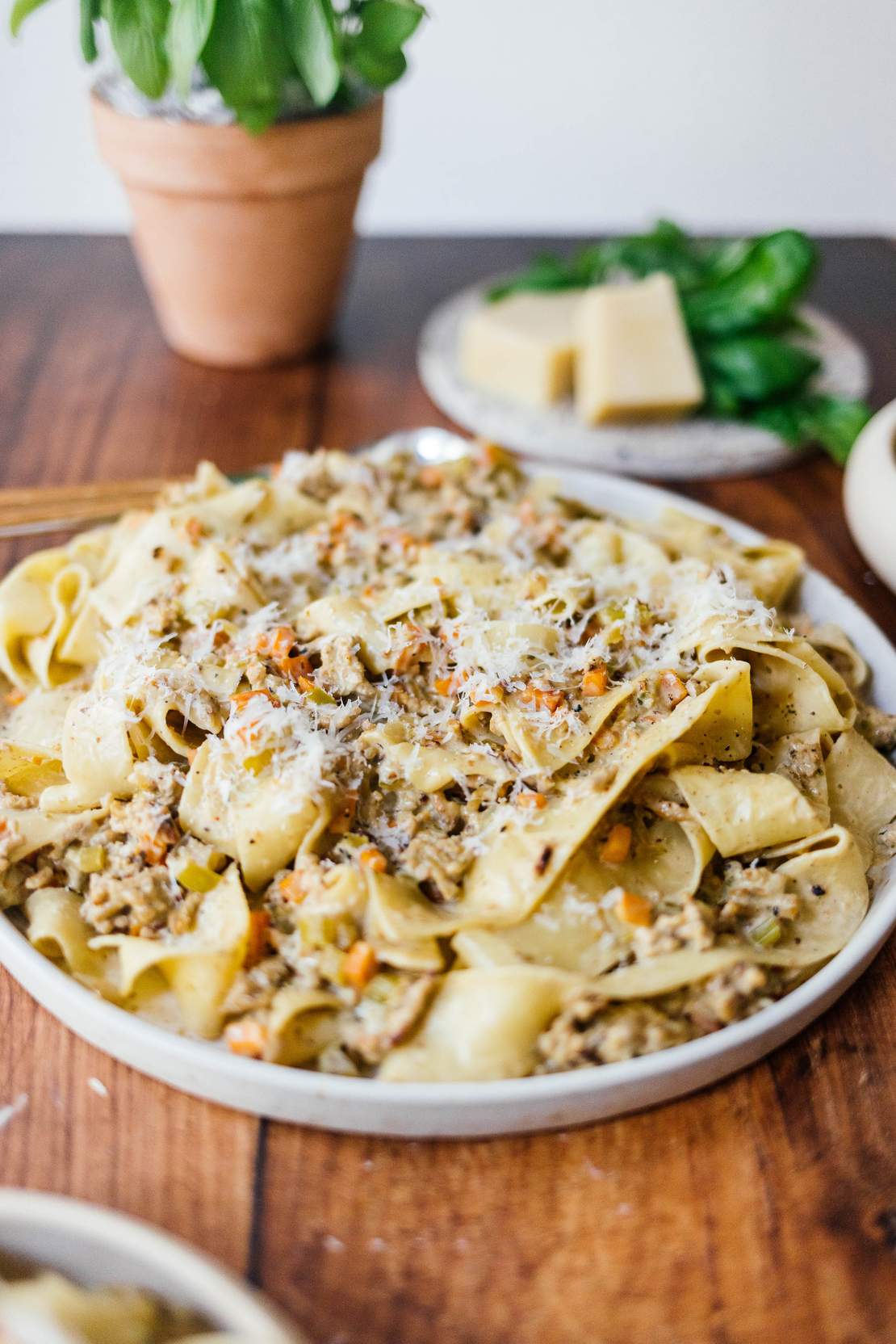 R788 White Bolognese Pasta