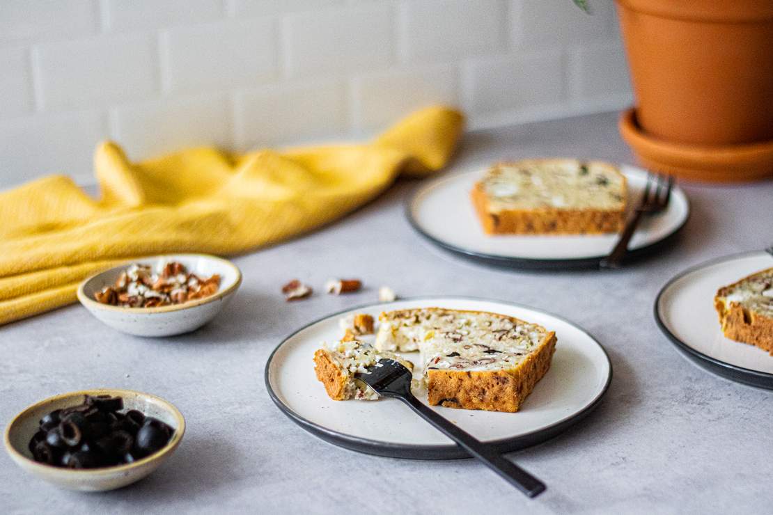 R776 Veganes Zucchinibrot mit „Feta“ und Pekannüssen