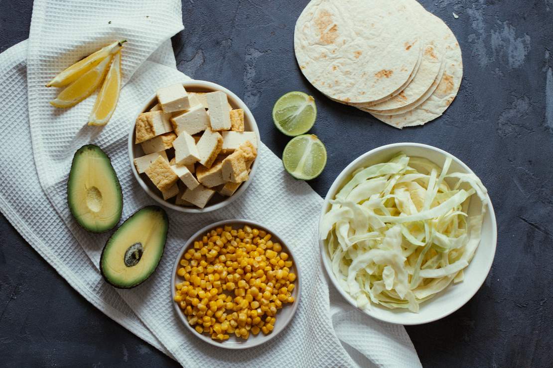 R249 Vegane Fisch-Tacos mit Avocadocreme