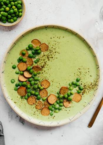 Pea Soup with Vegan Sausages (with 5 Ingredients)