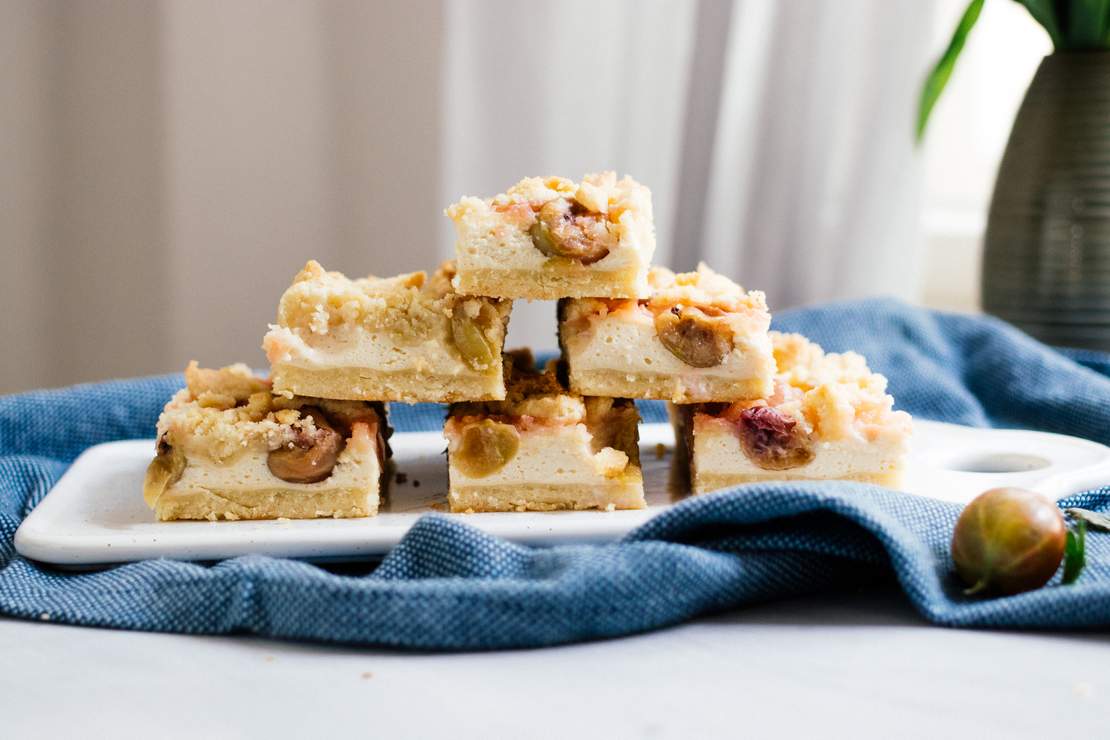 R414 Vegan Gooseberry Crumble Cake