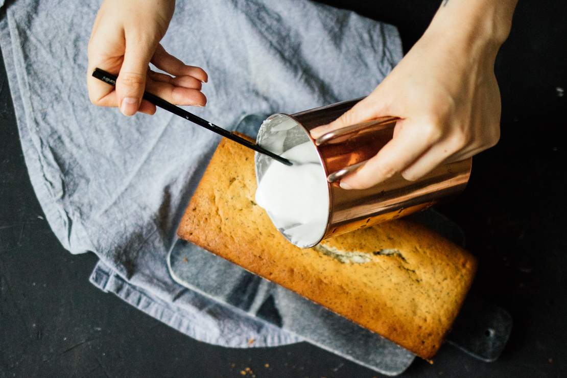 R2 Vegan lemon poppyseed cake